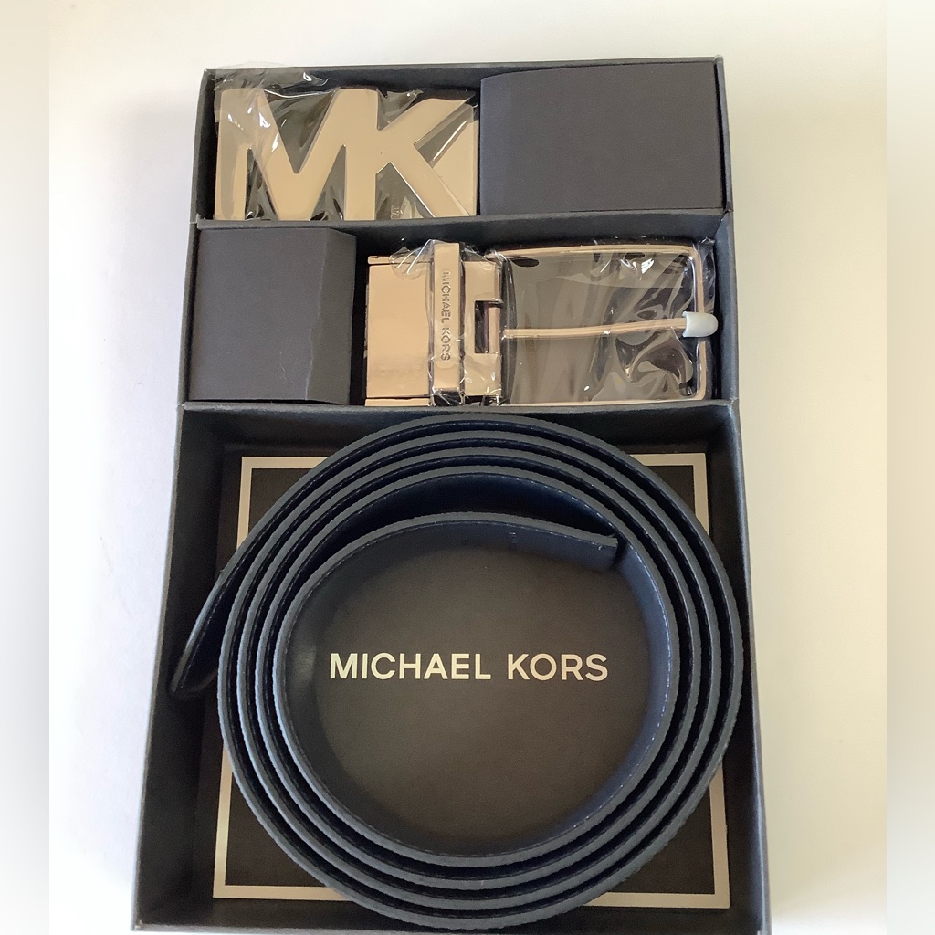 Nib Michael Kors Belt Set With Two Buckles And Reversible Belt.